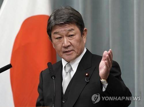 기자회견 하는 모테기 일본 외무상 [도쿄 EPA=연합뉴스 자료사진]
