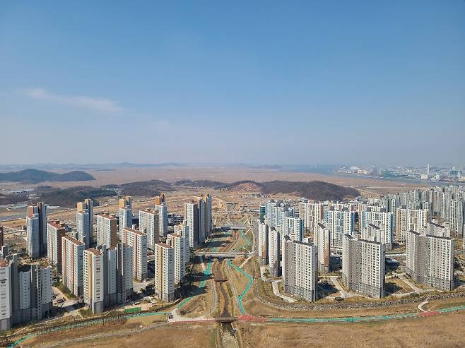 오는 8월부터 수도권과 지방 광역시의 비규제지역에서도 분양권 전매가 사실상 금지된다. 사진은 규제 대상에 포함된 경기 화성시 일대 모습. [헤럴드경제DB]