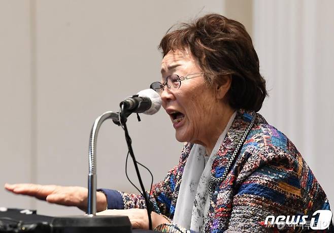 일본군 위안부 피해자 이용수 할머니가 25일 대구 인터불고호텔에서 정의기억연대 문제와 관련해 두번째 기자회견을 하고 있다. /사진=뉴스1