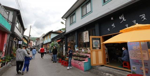 역사속으로 사라진 폐광촌이 변화의 바람에 많은 관광객들이 찾아오고 있다.
