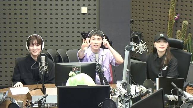 왼쪽부터 멜로망스 정동환, 비투비 서은광, DJ 정은지