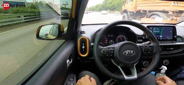 차로유지보조(LFA)가 실행된 모닝 어반 주행 모습 (사진=지디넷코리아)