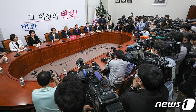 1일 오전 서울 여의도 국회에서 미래통합당 제1차 비상대책위원회의가 열리고 있다. 2020.6.1/뉴스1 © News1 성동훈 기자