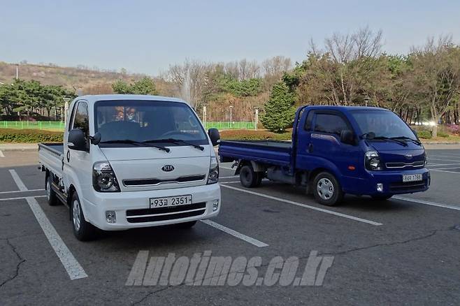 봉고3 LPG(흰색)와 디젤(파란색)