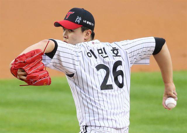2일 잠실 삼성전에서 원태인과 맞대결한 LG 이민호. 연합뉴스