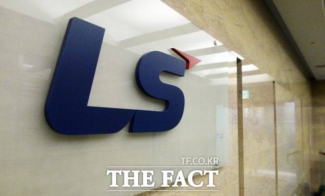 LS전선은 지난 2014년 업계 2위 대한전선이 매물로 나왔을 때 강력한 인수 후보자로 지목됐으나 독과점을 우려해 인수전에 참여하지 않았다. 다만 올해 다시 M&A 시장에 매물로 나올 가능성이 제기되고 있는 대한전선이 지난해 보유 기술의 국가 핵심기술 지정됨에 따라 해외 매각이 불가능하게 되며, 사업 규모와 자금, 경험 등 측면에서 봤을 때 대한전선을 인수할 여력이 있는 곳은 동종업계인 LS전선이 유일하다는 이야가기 나오고 있다. /더팩트 DB