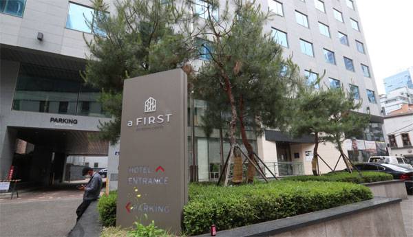 서울 중구에 위치한 3성급 `에이퍼스트호텔`이 지난달을 끝으로 영업을 종료했다. 2016년 11월 문을 연 이 호텔은 지난 4월부터 코로나19로 숙박객이 감소하면서 휴업에 들어갔고 임대차 계약이 만료된 시기에 맞춰 문을 닫았다. [이충우 기자]