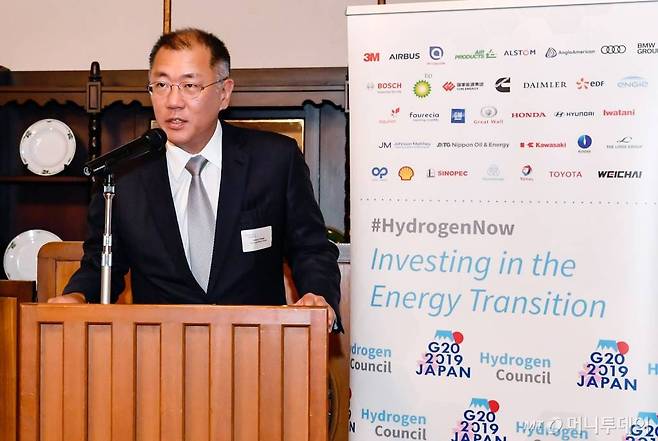 정의선 현대자동차그룹 수석부회장이 일본 나가노縣(현) 가루이자와에서 열린 G20 에너지환경장관회의와 연계해 지난 14일 수소위원회가 주최한 만찬에서 환영사를 하고 있다. /사진제공=현대기아자동차