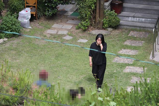 윤미향 의원이 7일 오전 서울 마포구 연남동 ‘평화의 우리집’에서 눈물을 흘리고 있다. (사진= 연합뉴스)