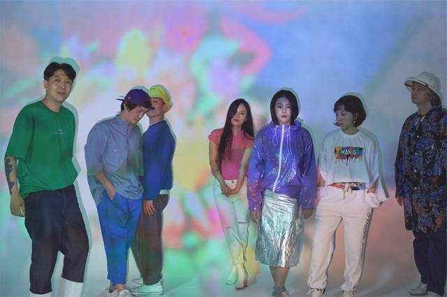 판소리를 댄스뮤직으로 뒤집어 놓은 밴드 이날치의 멤버들은 “출발점은 수궁가, 종착역은 팝”이라고 했다. “원곡을 해체해 리듬이 위주가 된 음악, 소리를 핑퐁처럼 주고받는 음악을 만들었습니다. 얼터너티브 록, 포스트 록, 뉴웨이브 등 듣는 이마다 다른 장르로 불러주시니 참 좋네요.” 잔파 제공