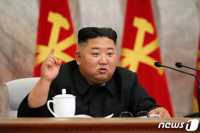 (평양 노동신문=뉴스1) = 북한 노동당 기관지 노동신문은 김정은 국무위원장이 노동당 중앙군사위원회 제7기 제4차 확대회의를 주재했다고 24일 보도했다. [국내에서만 사용가능. 재배포 금지. DB 금지. For Use Only in the Republic of Korea. Redistribution Prohibited] rodongphoto@news1.kr