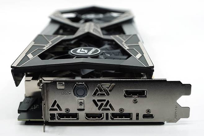 다양한 디지털 영상출력 단자를 갖췄다.