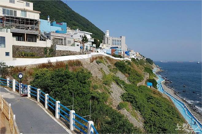부산 흰여울문화마을 전경. (사진=박진홍 기자)