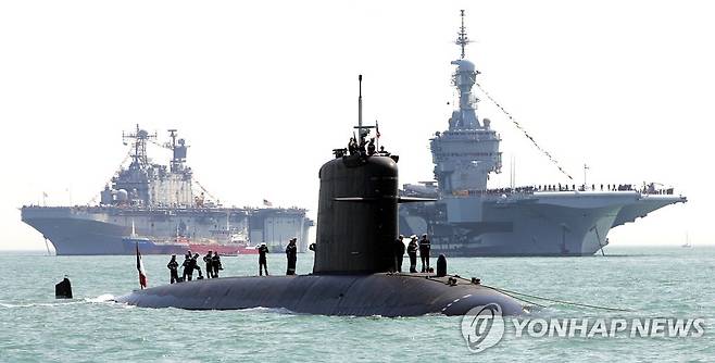 화재가 일어난 프랑스의 공격용 핵잠수함 페를 호의 지난 2005년 6월 모습. [AFP=연합뉴스 자료사진]