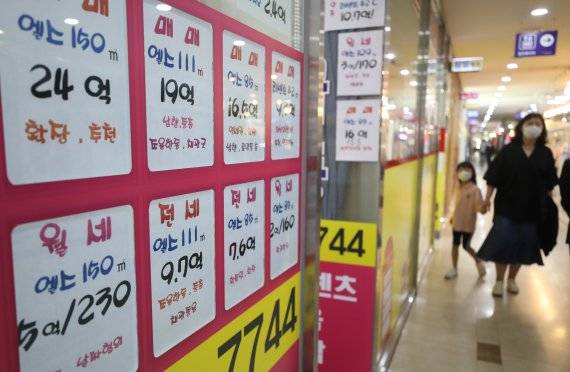 하반기 정부 정책 효과 보다 오히려 정책 실패에 따른 부동산 시장 상승세로 인해 매수 대기자 사이에서 '패닉 바이(Panic)' 현상이 나타날 수 있다는 우려가 나오고 있다.