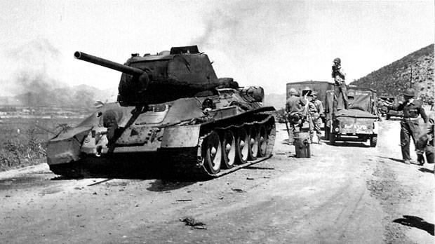 6.25 전쟁 당시 유엔군이 빠르게 하늘을 장악하면서 북한군 T-34-85 전차는 손쉬운 먹잇감이 될 수밖에 없었다. 사진=미 국립문서보관소