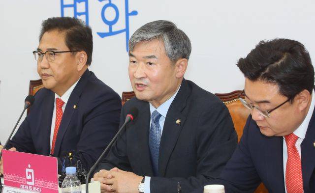 북한이 개성 남북공동연락사무소를 폭파한 16일 국회에서 열린 미래통합당 외교안보특별위원회의에서 조태용(가운데) 의원이 발언하고 있다. 연합뉴스