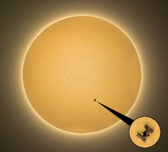 태양면 통과하는 ISS 포착…英 아마추어 “1분 전부터 연사”