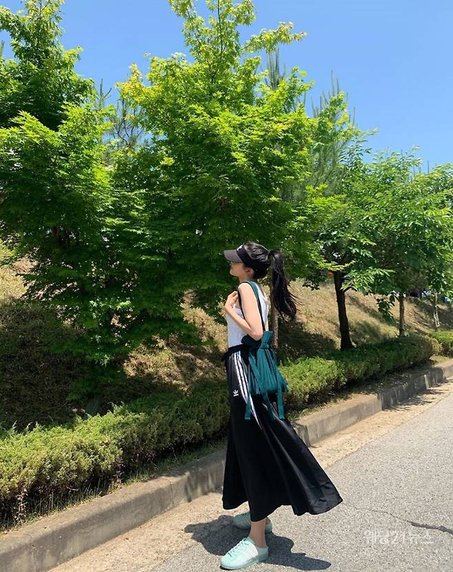사진 : 손나은 인스타그램 캡쳐, 사만사 타바사