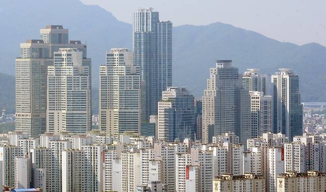 오늘(17일) 정부의 추가 부동산대책이 발표된다. 사진은 서울 강남의 한 아파트 밀집 지역. /사진=뉴시스 DB