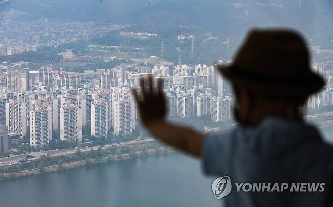 서울 송파구 롯데월드타워 서울 스카이 전망대에서 바라본 아파트 모습 [연합뉴스 자료사진]
