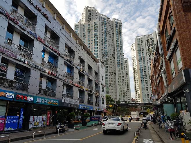 서울 강남구 대치동 래미안대치팰리스 단지 인근의 모습. [헤럴드경제DB]
