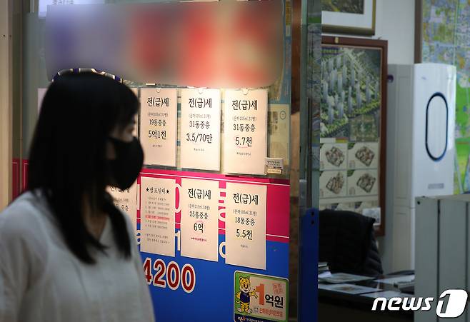 서울 강남구 은마아파트 단지 내 공인중개소. 2020.6.17/뉴스 © News1 김진환 기자