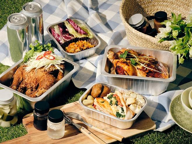 인터컨티넨탈 서울 파르나스가 판매하는 여름 보양식 '프리미엄 치킨'. 테이크아웃이나 드라이브 스루를 통해 호텔 밖에서 즐길 수 있다. /사진=파르나스 호텔