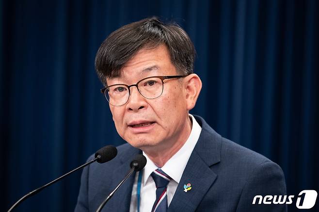 김상조 청와대 정책실장이 21일 청와대 브리핑룸에서 취임 1년을 맞아 일본 수출규제 등 현안관련 브리핑을 하고 있다. 2020.6.21/뉴스1 © News1 유승관 기자