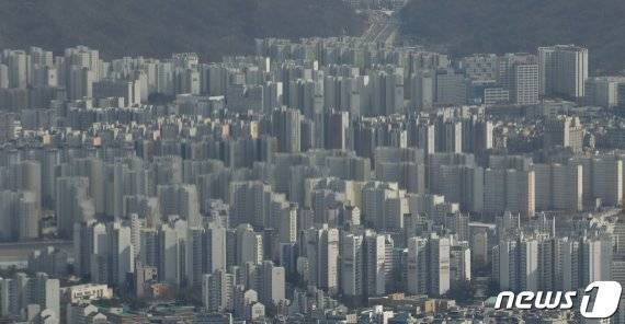 정책의 기본은 법적, 제도적 안정성에도 불구하고 21번이나 쏟아져내는 부동산 정책 탓에 수요자는 물론 금융당국과 건설사 등 민간은 혼란을 겪고 있다.