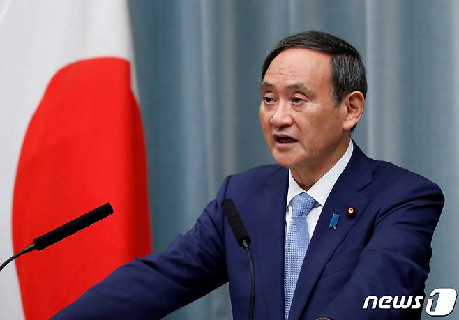 스가 요시히데 일본 관방장관 <자료사진> © 로이터=뉴스1