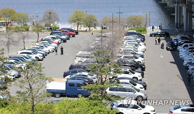 한강공원 주차장. 기사와 관련없음.