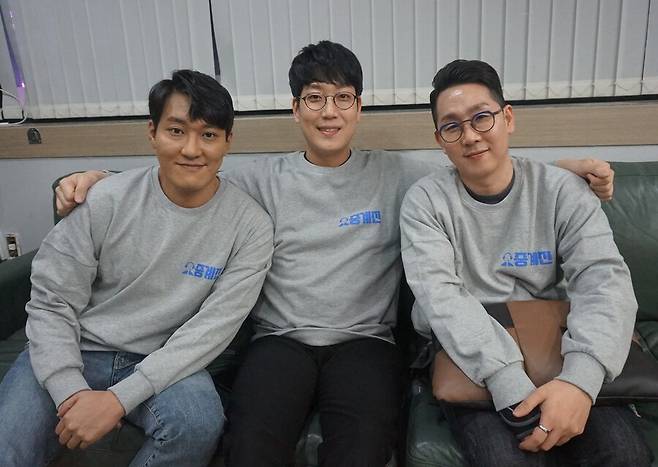 서울 송파구 사무실에서 만난 중계진의 모습. 왼쪽부터 임성춘 해설, 박상현 캐스터, 이승원 해설.