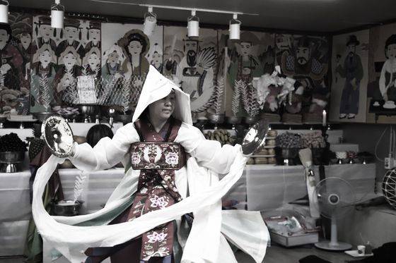 성수당 프로젝트는 국가무형문화재 이수자 김가근 선생과 함께 진행하고 있다. 사진 필라멘트앤코