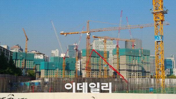 서울 강남구의 재건축 아파트 건설 현장(사진=이데일리DB)
