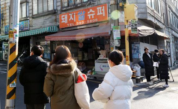 영화 기생충 촬영지인 아현1구역 ‘돼지슈퍼’ 모습 (사진=뉴스1제공)