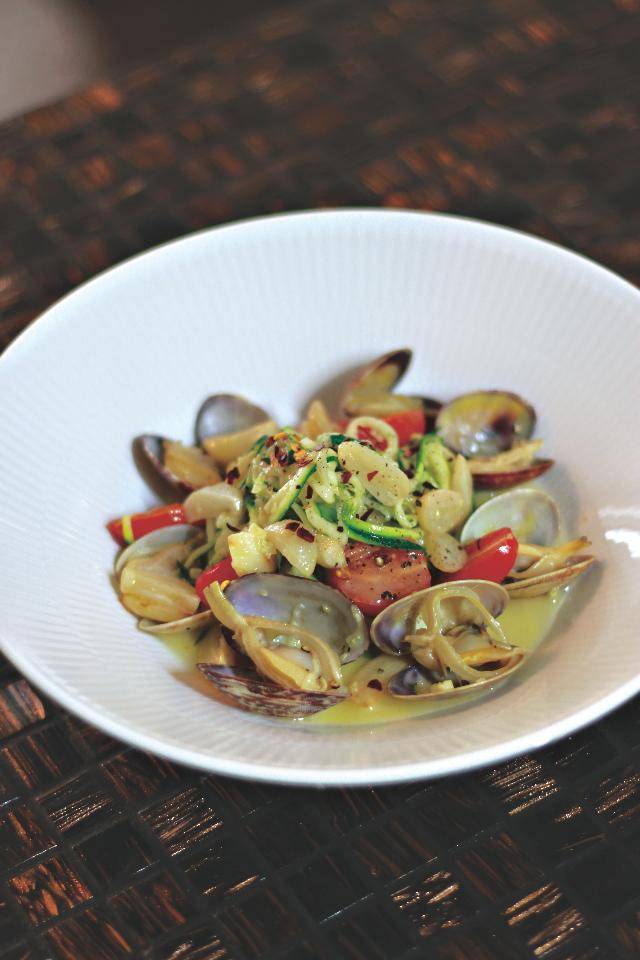 밀가루 대신 곤약으로 만든 면을 활용해 만든 '봉골레 파스타'. 북드림 제공