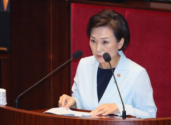 3차추경 국토부안 설명하는 김현미 장관 /연합뉴스