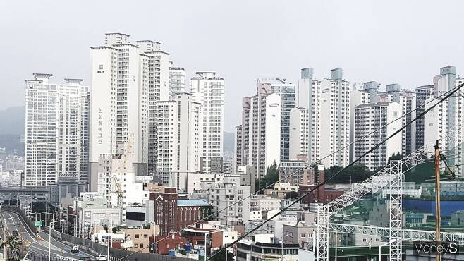 최근 부산시내 청약 열기가 달아오르고 있다. 사진은 부산시내 한 아파트 밀집 지역. /사진=김창성 기자