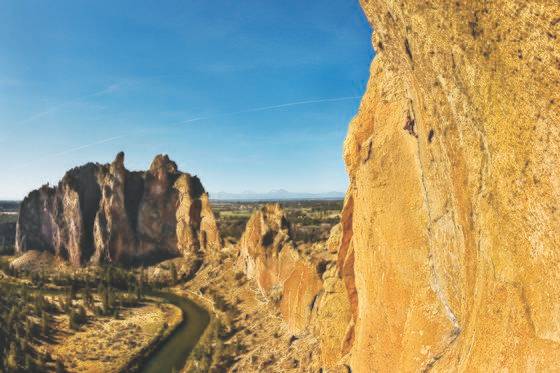 알렉스 호놀드가 2010년 10월 미국 오리건주의 스미스 록 주립공원의 제브라 지온에서 로프와 등반 파트너 가 없는 프리솔로 등반을 하고 있다. [사진 하루재클럽]