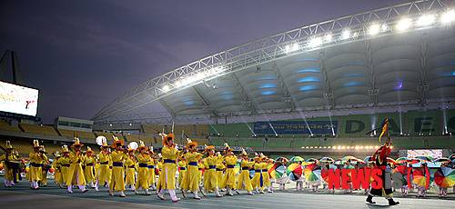 【대구=뉴시스】김기태 기자 = 오는 11일부터 대구 일원에서 열릴 제93회 전국체육대회를 앞두고 10일 오후 대구 스타디움에서 개막식 리허설이 진행되고 있다. (사진=대구전국체전운영본부 제공) photo@newsis.com