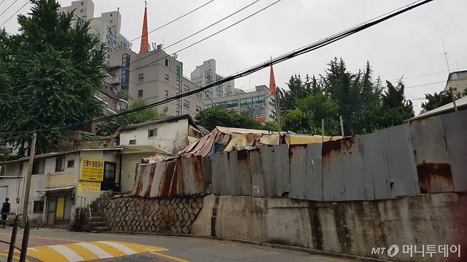 서울 관악구 봉천동 봉천4-1-3 주택 재개발 구역 모습/사진= 박미주 기자