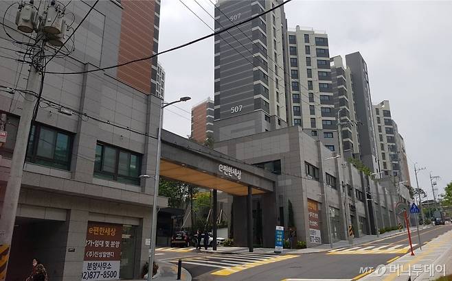 관악구 최고가 아파트로 등극한 봉천동 'e편한세상서울대입구2차' 모습/사진= 박미주 기자