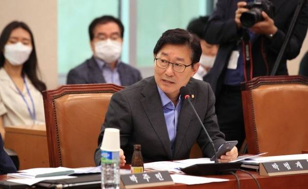 박범계 더불어민주당 의원이 6일 자신의 지역구에 위치한 대전 서구 아파트 1채만 남기고 나머지 부동산을 모두 처분하겠다고 밝혔다. [사진=연합뉴스]