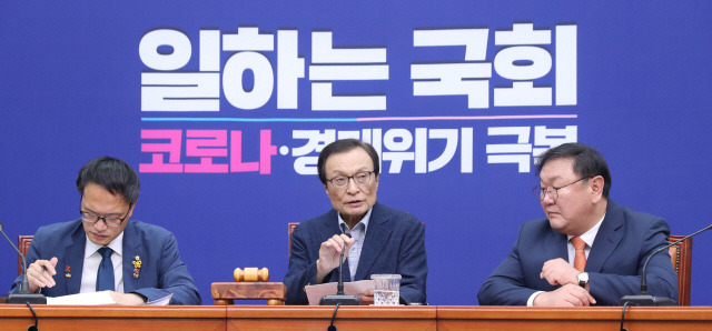 최고위원회의 발언하는 민주당 이해찬 대표./연합뉴스