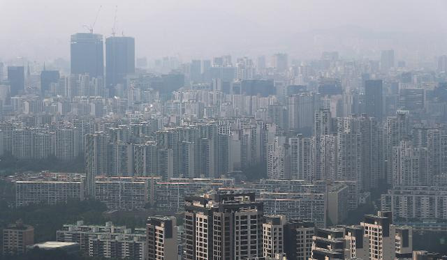 8일 오후 강남구 대모산 정상에서 바라본 대치동 일대 아파트단지. 연합뉴스