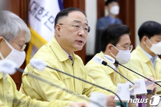 홍남기 경제부총리 겸 기획재정부 장관.2020.7.2/뉴스1 © News1