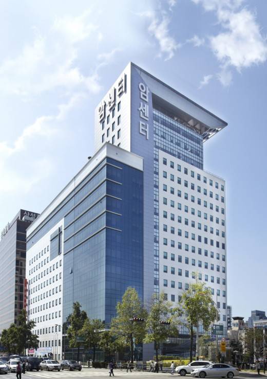 가천대 길병원은 본관과 암센터 등 5개 병동을 간호간병통합서비스 병동으로 개관했다. 길병원은 이를 통해 환자 간병비 부담을 경감하고 보건의료의 질을 끌어올리는 좋은 제도를 선도적으로 시행했다는 좋은 평가를 받았다. fnDB