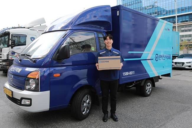 ㈜한진은 2020년 2분기 연결재무제표 기준으로 매출액 5271억원, 영업이익 273억원을 기록했다고 10일 공시했다. 전년동기대비 매출액은 4.1%, 영업이익은 24.7% 늘었다. /사진=㈜한진