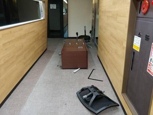 2018년 사장실 점거 당시 파손된 집기류 [한국GM 제공. 재판매 및 DB 금지]